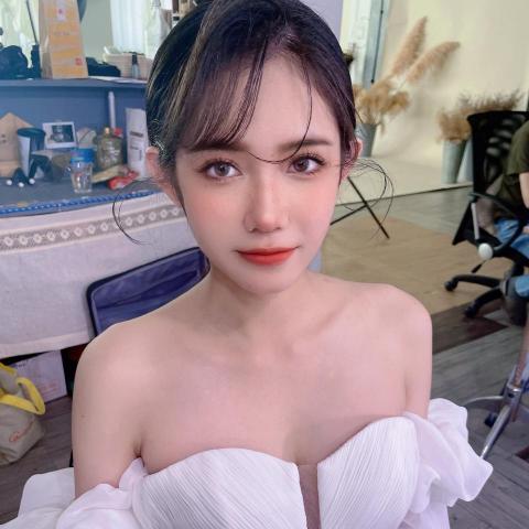 提供美容院化妝服務的專家楊琇琇