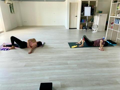 MindfulFlow Space 息之間 - 一對二 （身體功能修復與訓練：前手臂線放鬆 + 改善圓肩 & 肩關節正位 + 胸椎活動度提升 & 呼吸空間擴張）