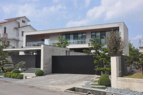 京晉設計有限公司 - 壁式結構清水模住宅建築。建築，室內，景觀整體規劃。