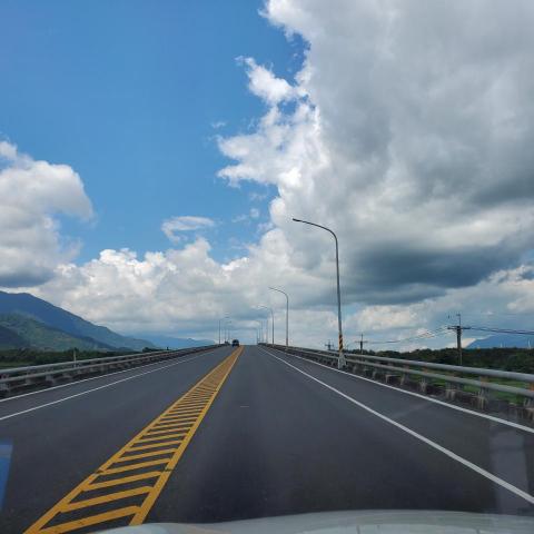 提供送機專車服務的專家蠟筆小新 5T 14.5呎 廂型貨車