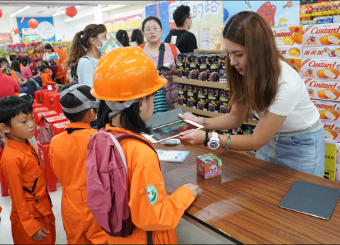 明采國際行銷 - 【教育推廣】水土保持局台北分局為了讓所有學生了解水土保持重要性,於全台遠東百貨與家樂福設立水土保持實體教育展,身為此專案的專案經理,從統籌、行銷企劃、平面設計、展場設計、遊戲設計全程參與,此次推廣為難得寶貴的經驗! 明采國際行銷 - 【教育推廣】水土保持局台北分局為了讓所有學生了解水土保持重要性,於全台遠東百貨與家樂福設立水土保持實體教育展,身為此專案的專案經理,從統籌、行銷企劃、平面設計、展場設計、遊戲設計全程參與,此次推廣為難得寶貴的經驗!