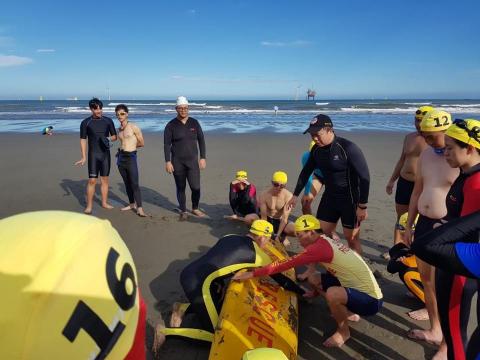 林育永 - 救生員們的海邊特訓
