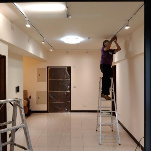 甄盈企業社 - 軌道燈安裝