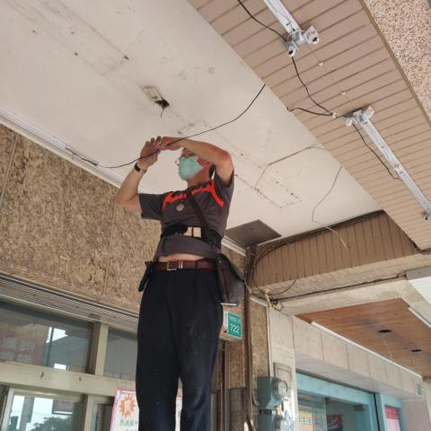 甄盈企業社 - 山型燈安裝