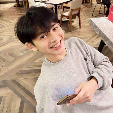 提供羽球規則服務的專家楊竣為