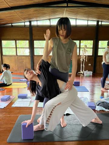 無極瑜珈 Cosmic Yoga  - 瑜珈不在於外表，每個人都是獨一無二的，根據每個人的狀態，指引正位的方向，我們都在瑜伽的路上感受正位帶給身體療癒☺️