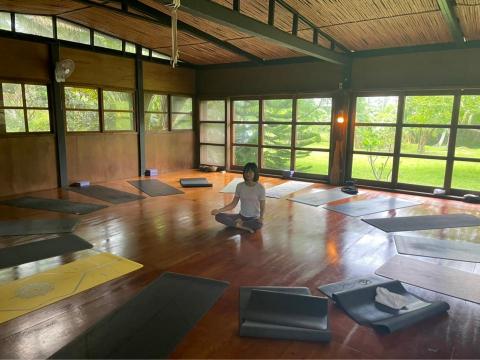 無極瑜珈 Cosmic Yoga  - 曼陀羅(梵語mandala）原意是圓形的意思，心理學家榮格（Carl Gustav Jung)相信這個圖形代表了自性（Self)。自性可以說是無意識，或是內在智慧，也就是我們每個人可以被意識到的自我(ego)只是一小部分，我們內在都有一個更大更宏美的存在，包涵無盡的善與美，也不受時間和空間的束縛。
我們可以靜下心來，感受宇宙中與身俱足的力量，如同榮格講的，幫助我們感受到此時此地真實的自性，將我們生命中的和諧和混亂，在靈魂中作一個圓滿的整合。