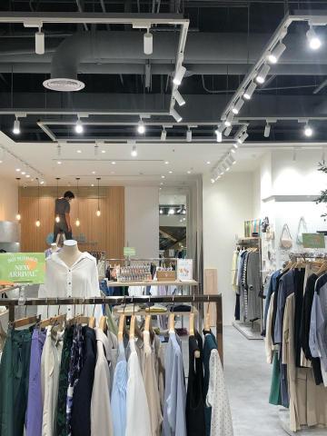 育佳油漆 - 高雄百貨公司女裝品牌