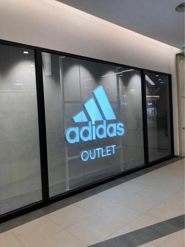 潔希油漆 - 台南三井愛迪達運動專櫃油漆包辦