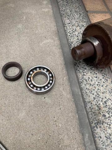 宇稅有限公司鐵捲門24小時維修安裝 - 宇税鐵捲門24H維修安裝0905-825-381
滾珠軸承更換