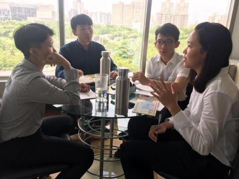 施政維 - 實習case study(右二)