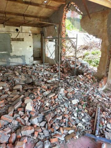 權峰拆除工程 - 平房拆除一打石一粗工完美完工