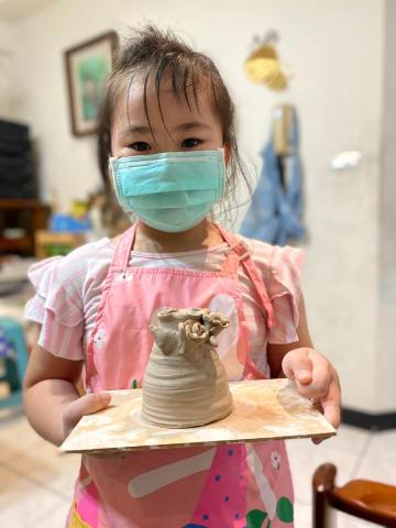 楓丹美術設計 - 幼兒體驗手拉胚課程