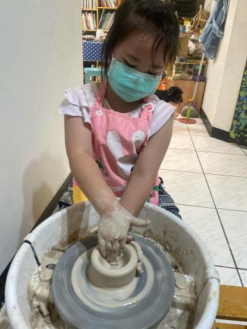楓丹美術設計 - 幼兒陶藝手拉胚體驗課程