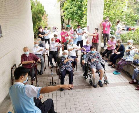 小玉老師 - 榮總日照體適能指導