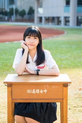 吳悠苹 - 畢業於高雄女中