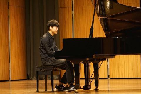 Ray「鋼琴/大提琴」專屬家教老師 -  Ray「鋼琴/大提琴」專屬家教老師 -