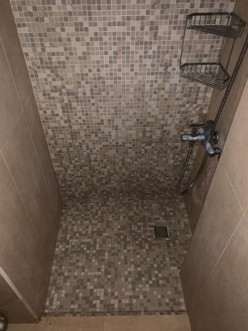 Yvonne - 刷洗後的淋浴間