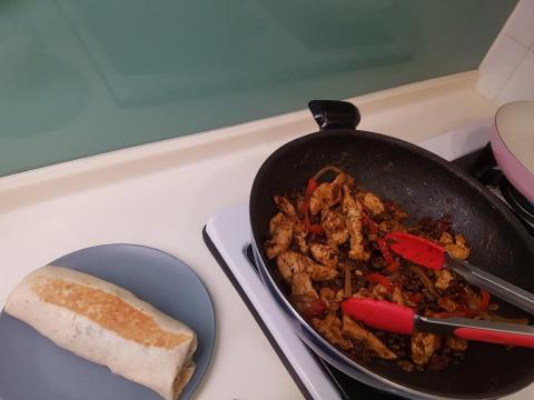 黃小姐 (台南市東區) - 