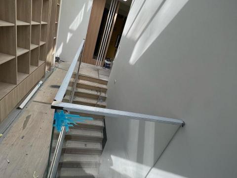 鋐聿不銹鋼有限公司 - 轉角白鐵欄杆