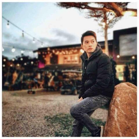 提供衝浪教練課服務的專家佳昱教練