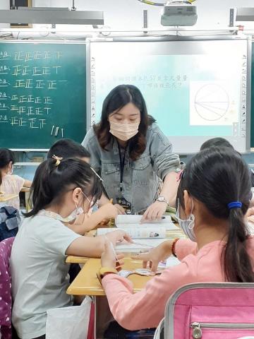 辛容榛 - 2022北市大附小三年級數學第四單元：圓的課堂指導回顧照片