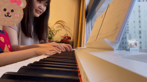 彭老師（到府：鋼琴教學、歌唱教學、音樂治療） - 一套國外鋼琴教材。非常適合幼兒鋼琴初學。此教材著重在先建立手型，透過模仿老師彈奏及合奏，讓孩子從中體驗到音樂的樂趣，進而引發內在學習動機^^