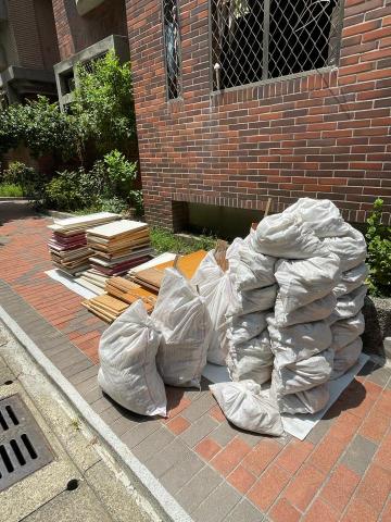 安潔工程行（拆除承包） - 8/19。板橋退料