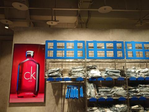 ZJ工作室 - 彈壓式安裝正面