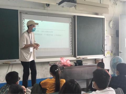 張維閎 - 國小實驗課教學