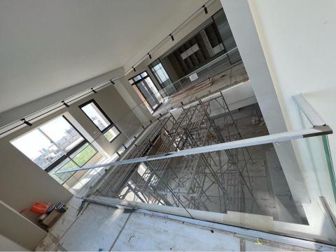 鋐聿不銹鋼有限公司 - 白鐵欄杆夾玻璃