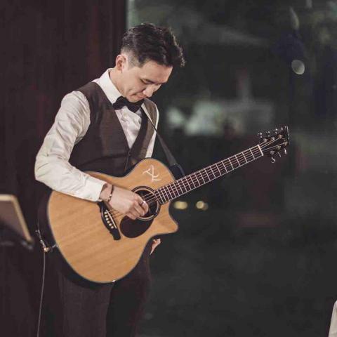 提供歌曲教唱服務的專家游騰霖