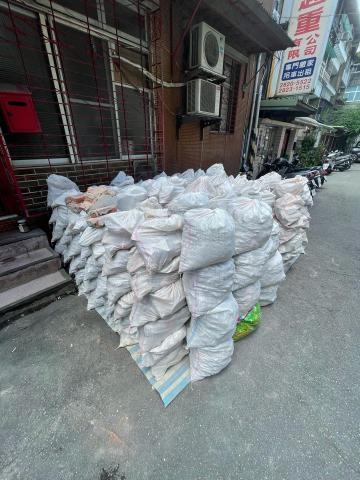 安潔工程行（拆除承包） - 8/31。北投退料