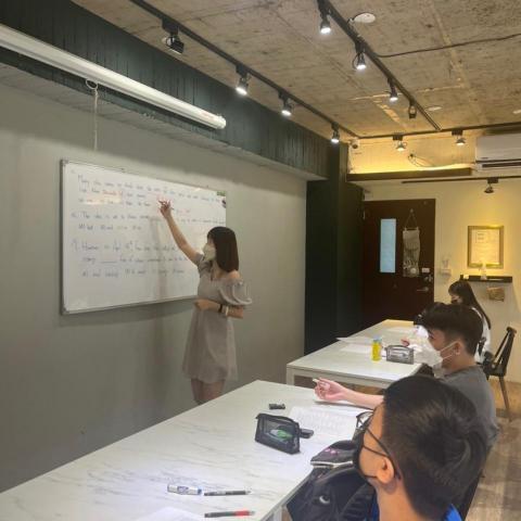 提供77服務的專家Peilin客製化英文家教