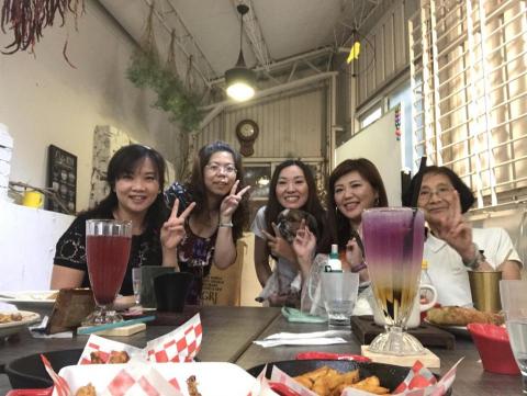 黃慧玲 - 跟學生們聚餐