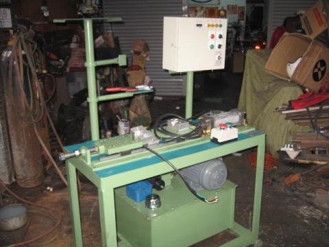 吳昭慶 - 專用輔助組裝機