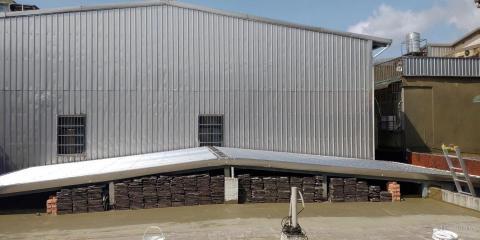 鋼毅工程行 - 鐵皮屋頂加防水彈泥