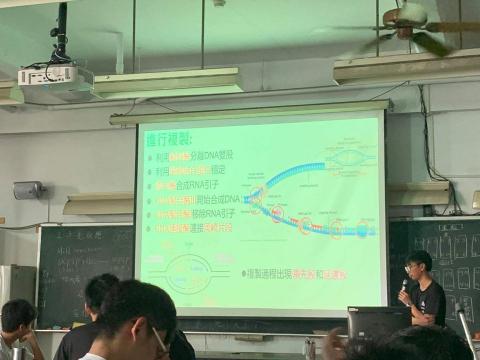 郭冠廷 - 自製投影片 社團上課