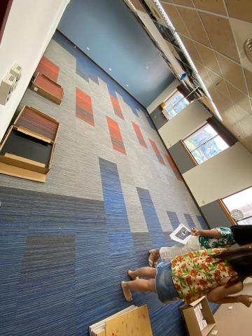 吉禾工程行 - 學校會議室使用方塊地毯 多色造型 吉禾工程行 - 學校會議室使用方塊地毯 多色造型