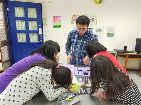 梁國翰 - 國小自然電路教學