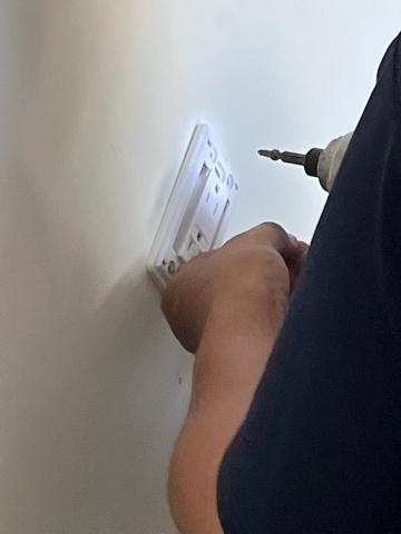 林韋恩 - 插座移位線路安裝 林韋恩 - 插座移位線路安裝