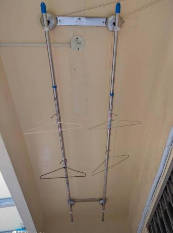 皇佳鋁門窗 - 手搖式雙桿 不鏽鋼鋼索式升降曬衣架