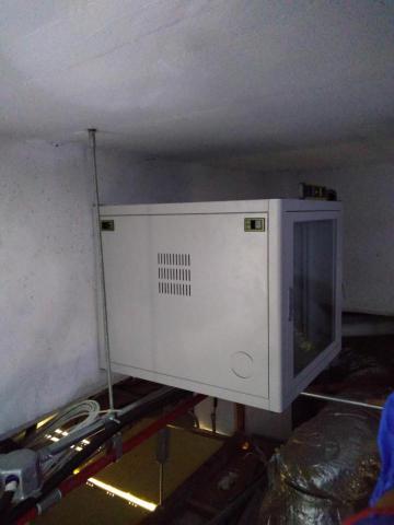 吳峻誠 - 機櫃安裝