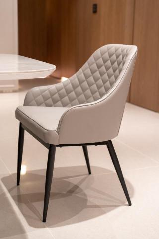 森永興有限公司 - 桃園朱院長家中餐椅--採用訂製nappa頭層牛皮製作