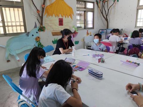 黃綉媚 - 111年雲林縣元長鄉營隊 隊輔