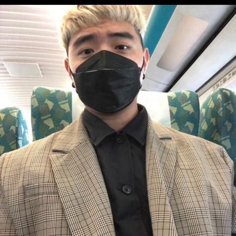 提供數學題服務的專家曾諶忱