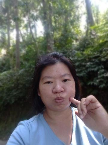 許秀英 - 沒有林襄的兩顆木瓜。 有一張萬人迷的臉.... 有讓人無法抗拒 抵擋的魅力....     Charming lovely feelings....