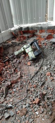 賴先生 - 鑿磁磚