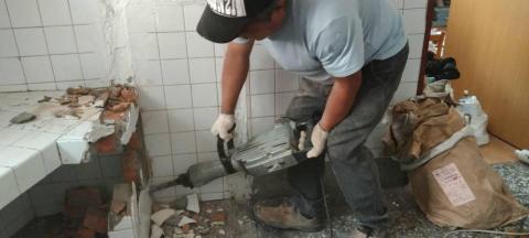 賴先生 - 電鑽施工