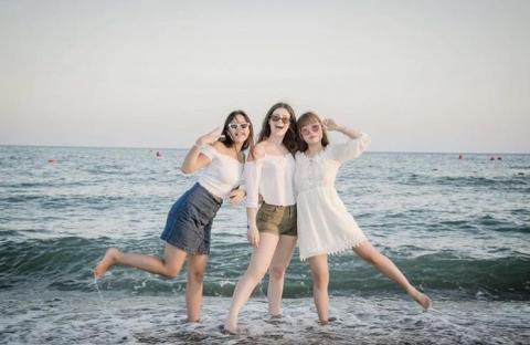 張子絃 - 跟外國朋友出國玩